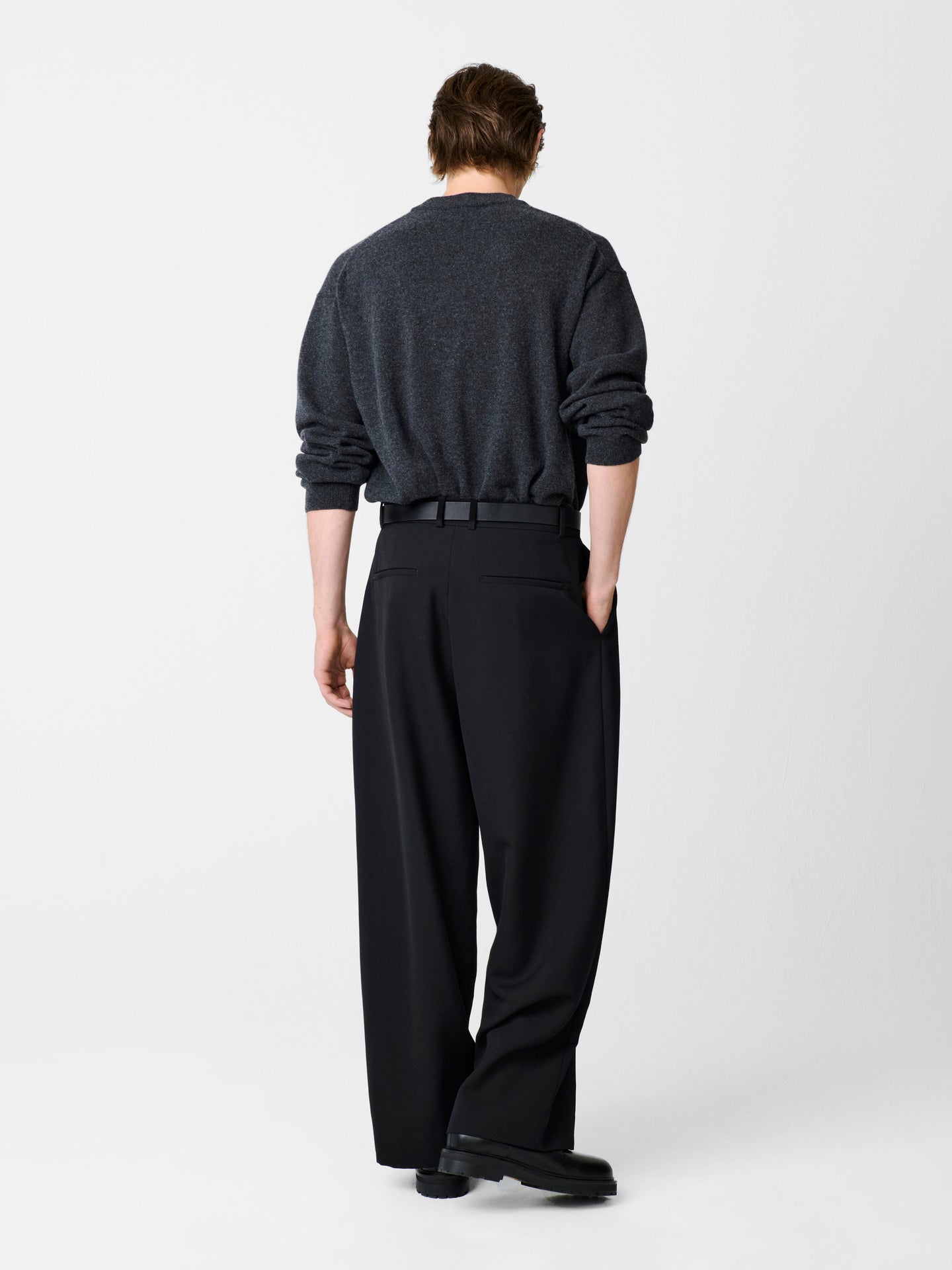 LINE PANT IN BLACK