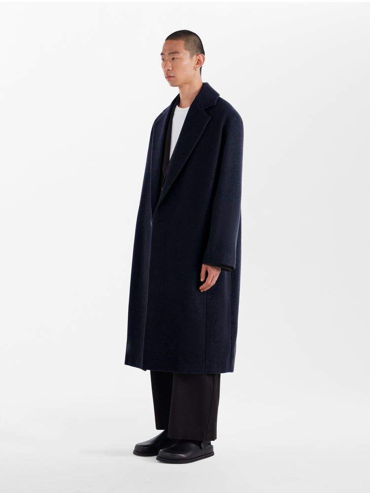 【EXCLUSIVE】NOTCH COAT IN DARK NAVY