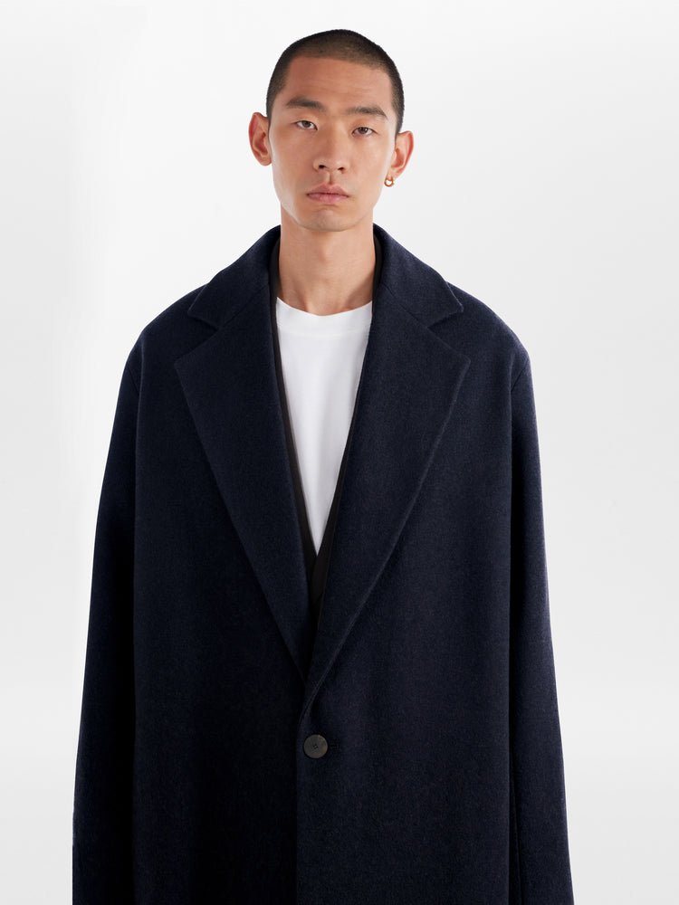 【EXCLUSIVE】NOTCH COAT IN DARK NAVY