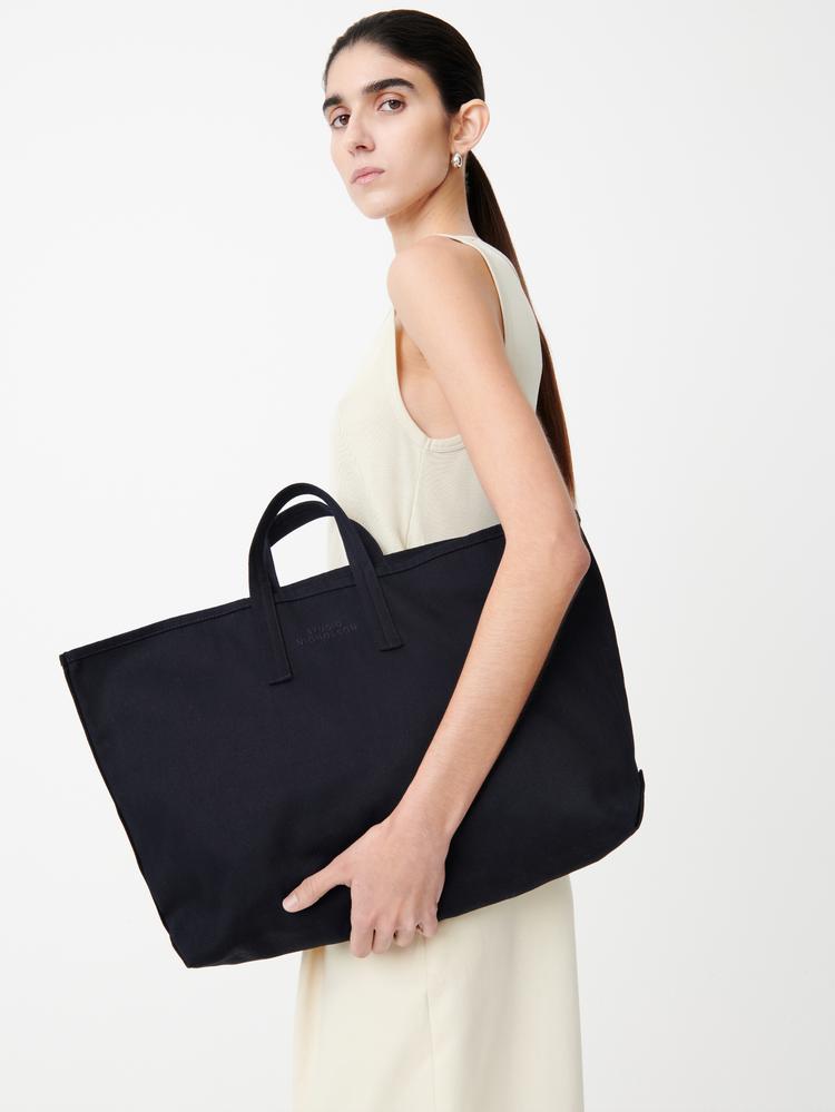 STANDARD TOTE IN DARKEST NAVY