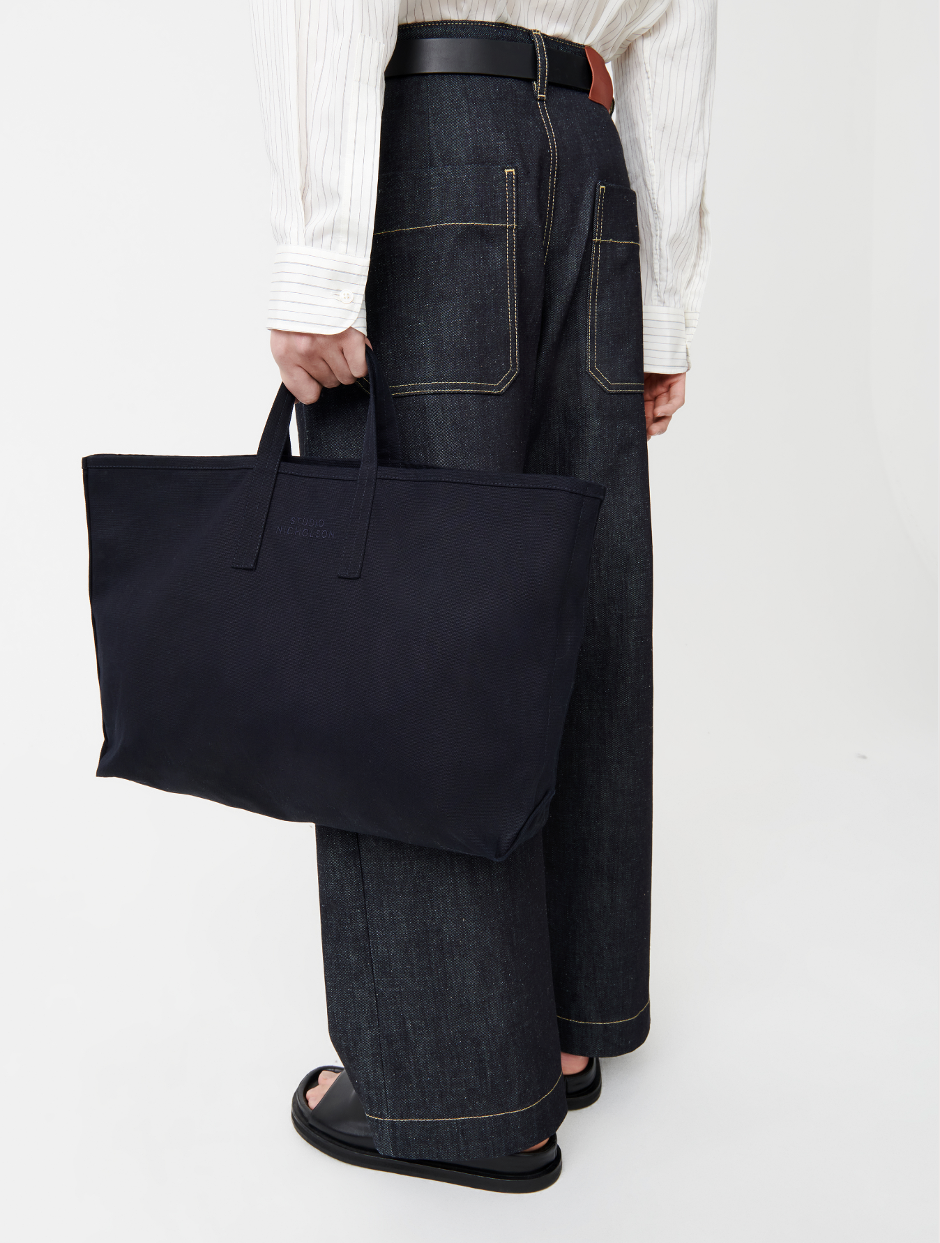 STANDARD TOTE IN DARKEST NAVY