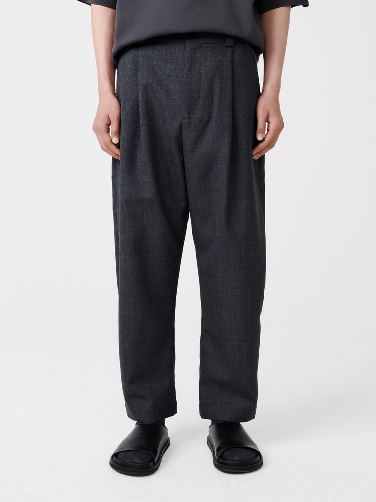 TUCK TROPICAL WOOL PANT IN TARMAC