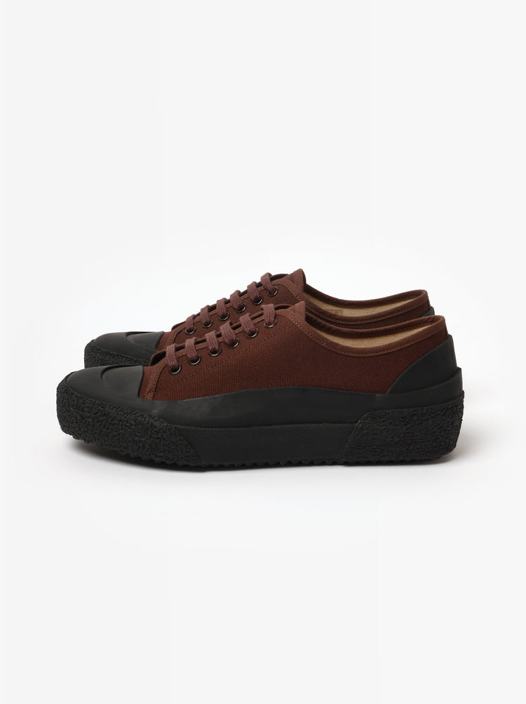 SHARP CANVAS SHOE IN CHESTNUT