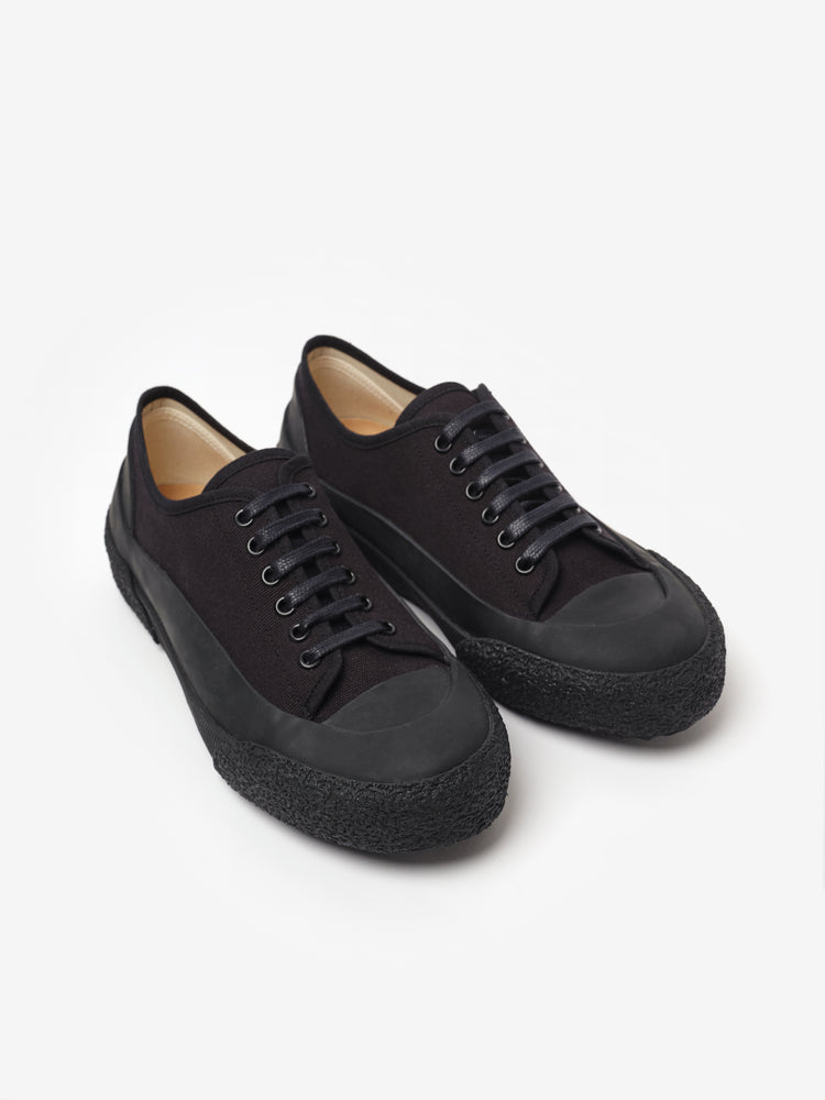 SHARP CANVAS SHOE IN DARKEST NAVY