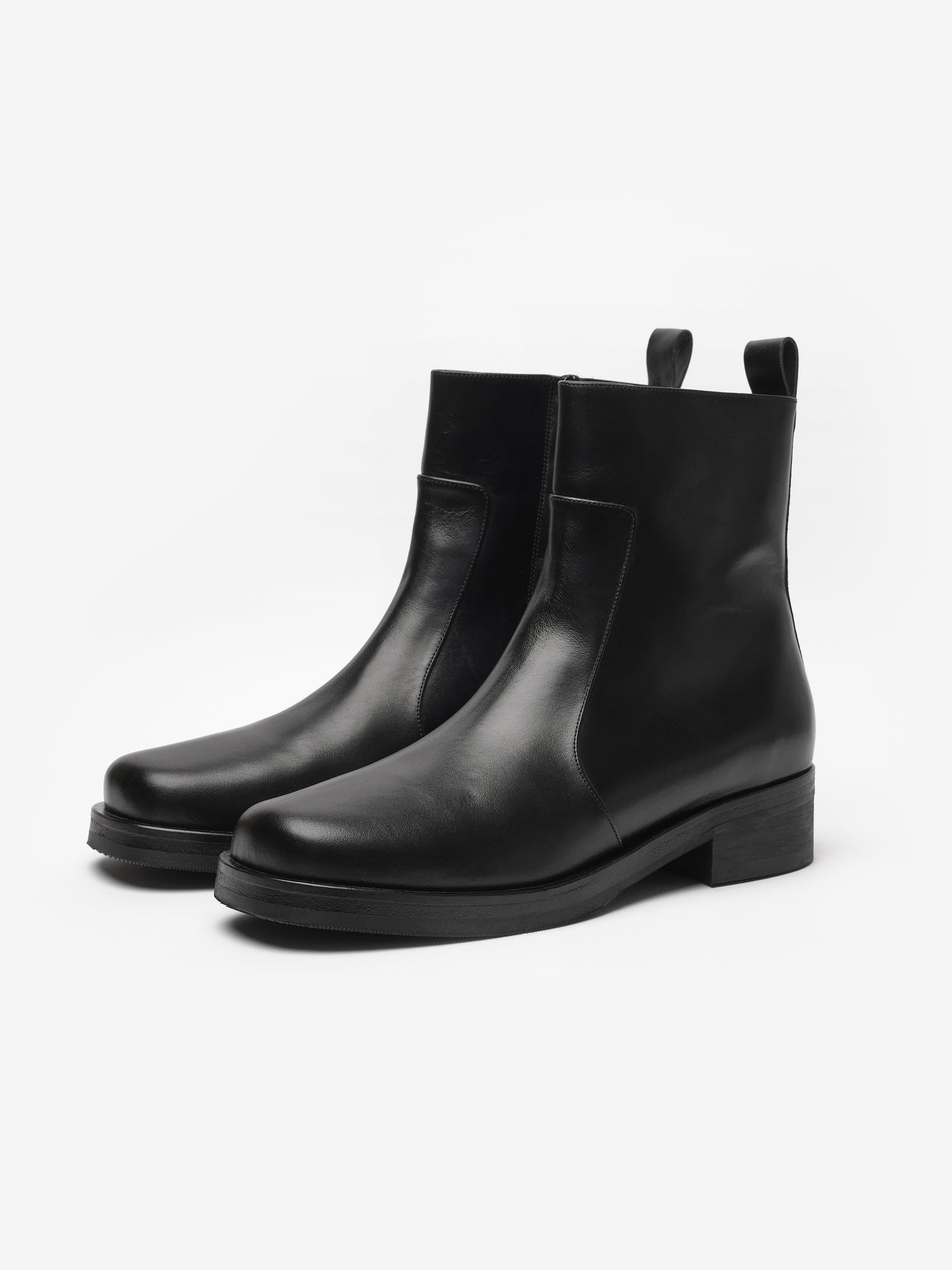 WOMEN'S SQUARE BOOT IN BLACK